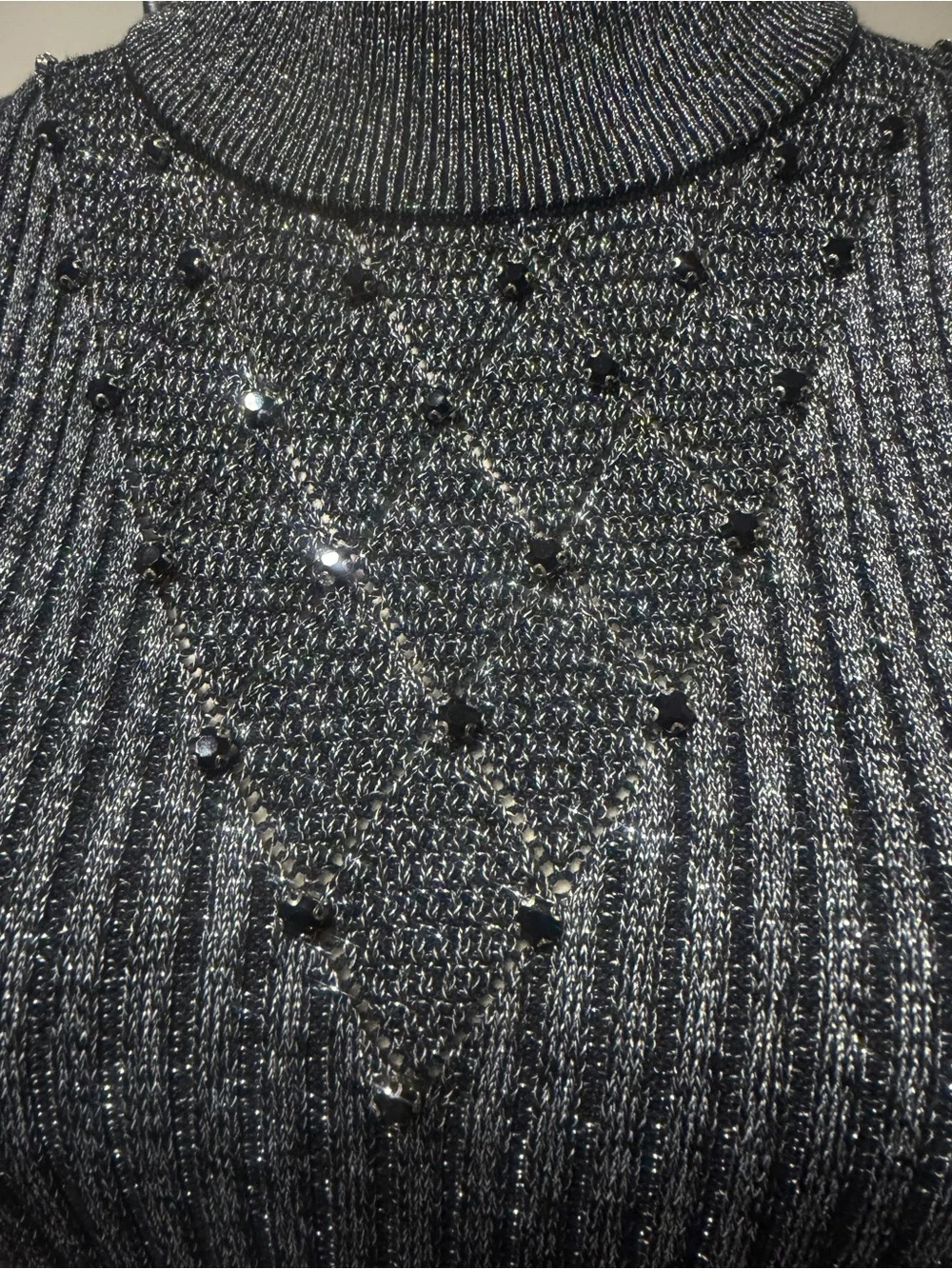 Carmen Marc Valvo Charcoal Metallic Sleeveless Mock Neck Top - Picture 3 of 7
